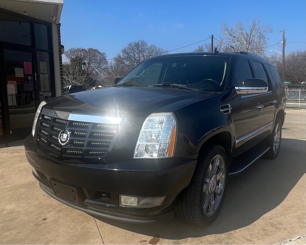 2010 Cadillac Escalade Image 2