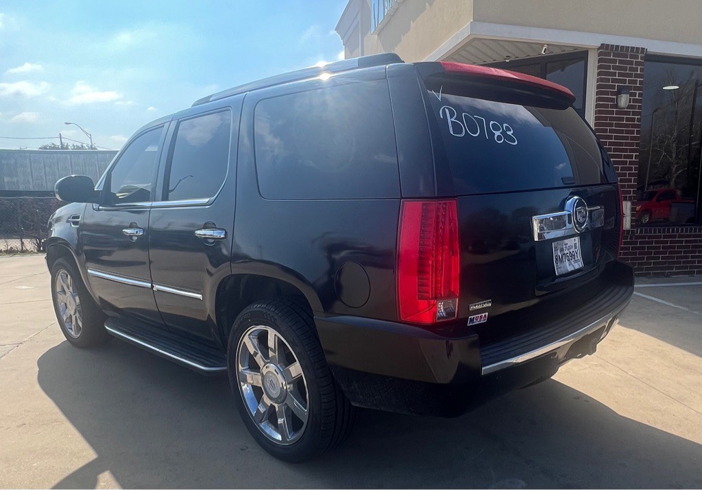 2010 Cadillac Escalade Image 3