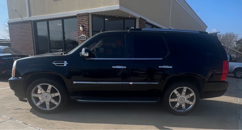 2010 Cadillac Escalade Image 7