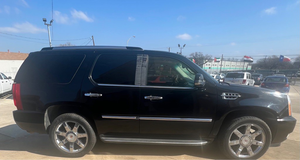 2010 Cadillac Escalade Image 9