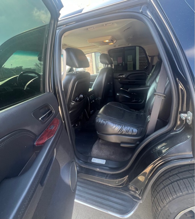 2010 Cadillac Escalade Image 12