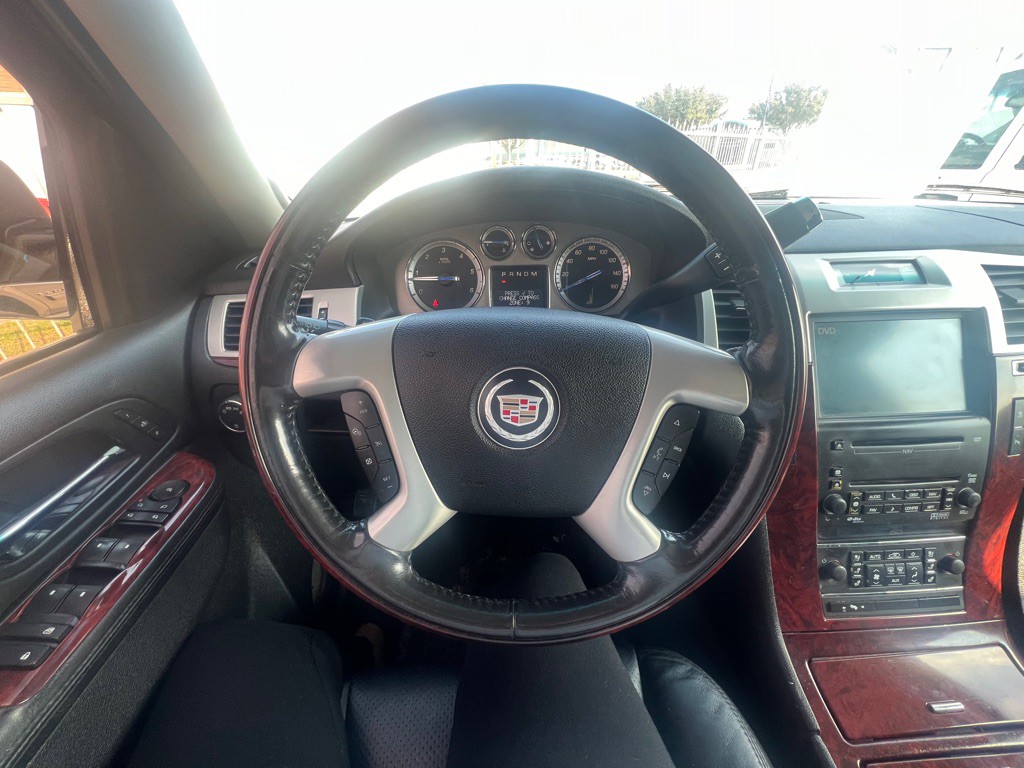 2010 Cadillac Escalade Image 13