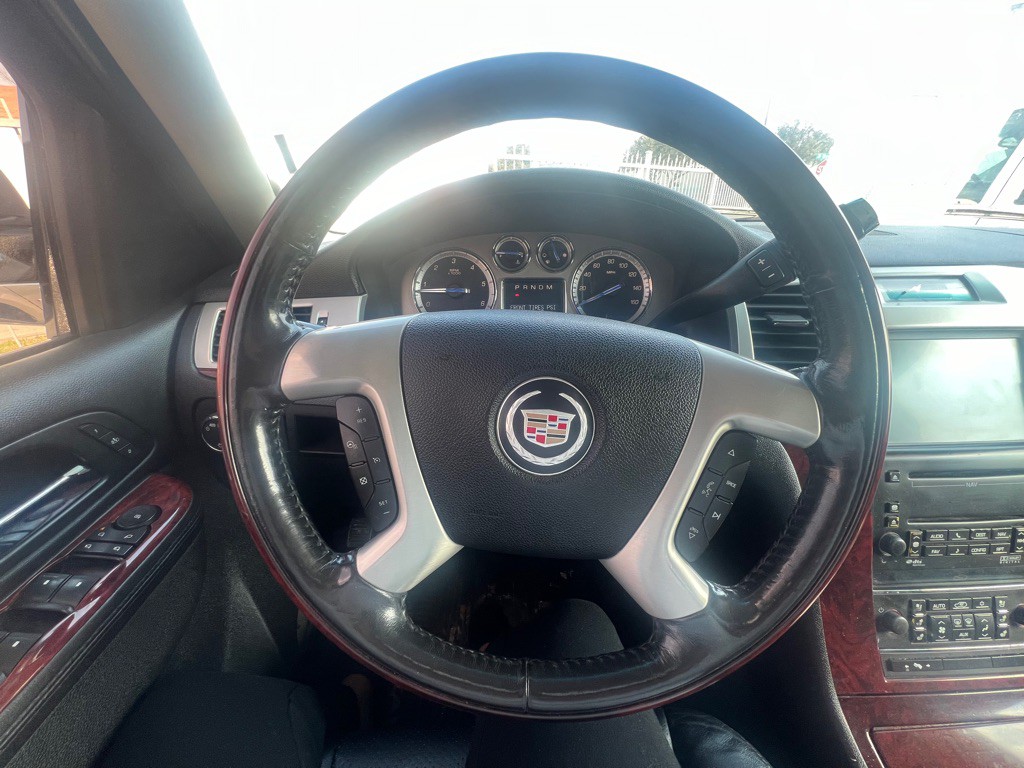 2010 Cadillac Escalade Image 14