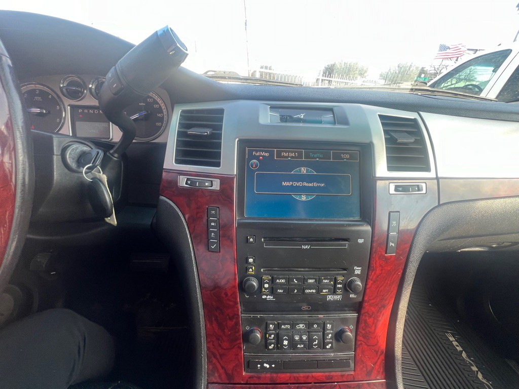 2010 Cadillac Escalade Image 15