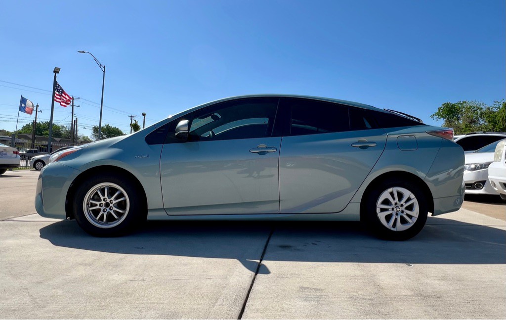2017 Toyota Prius Image 3