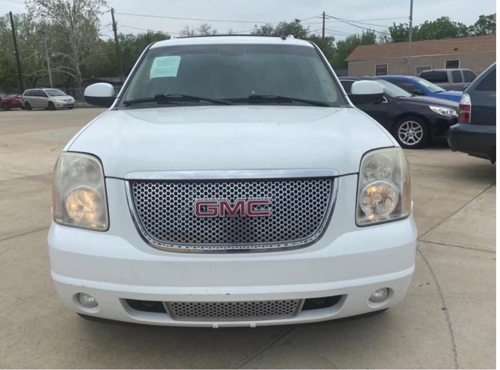 2007 GMC Yukon Image 2