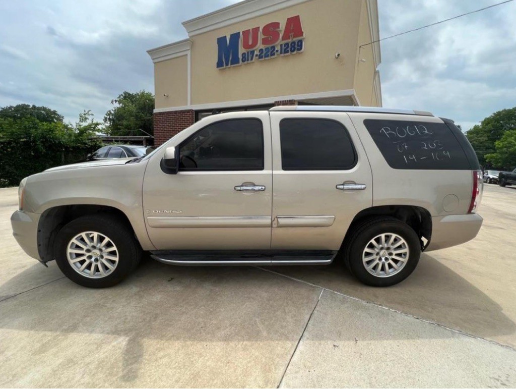 2007 GMC Yukon Image 2