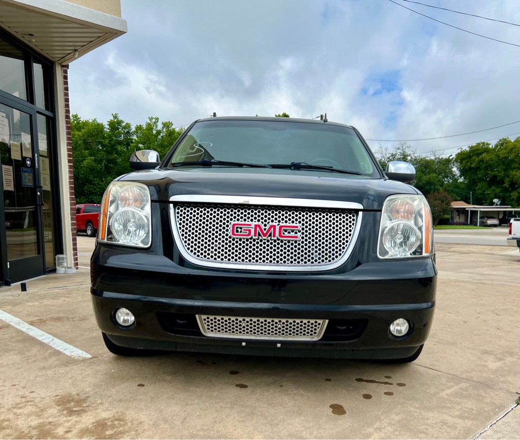 2011 GMC Yukon Image 2