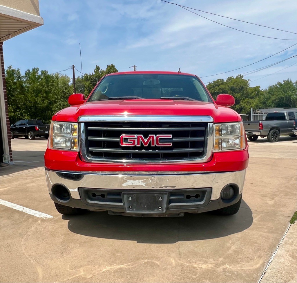 2011 GMC Sierra Image 2