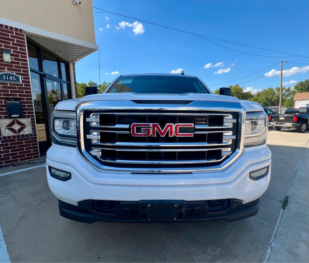 2018 GMC Sierra Image 2