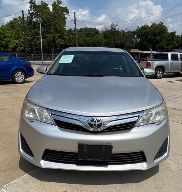 2012 Toyota Camry Image 2