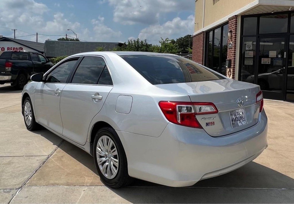 2012 Toyota Camry Image 4