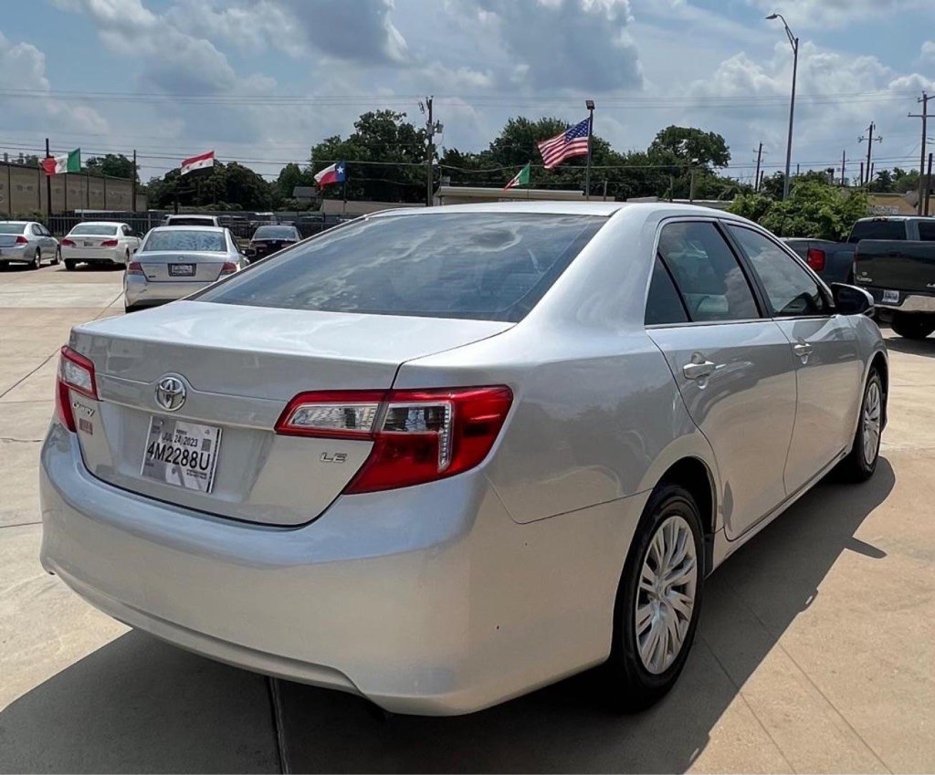 2012 Toyota Camry Image 6
