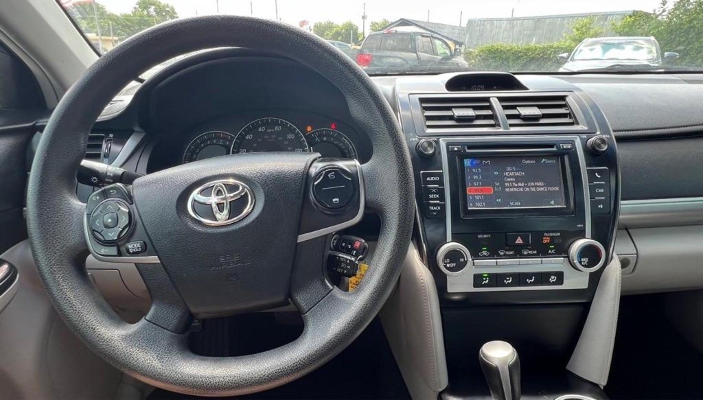 2012 Toyota Camry Image 9