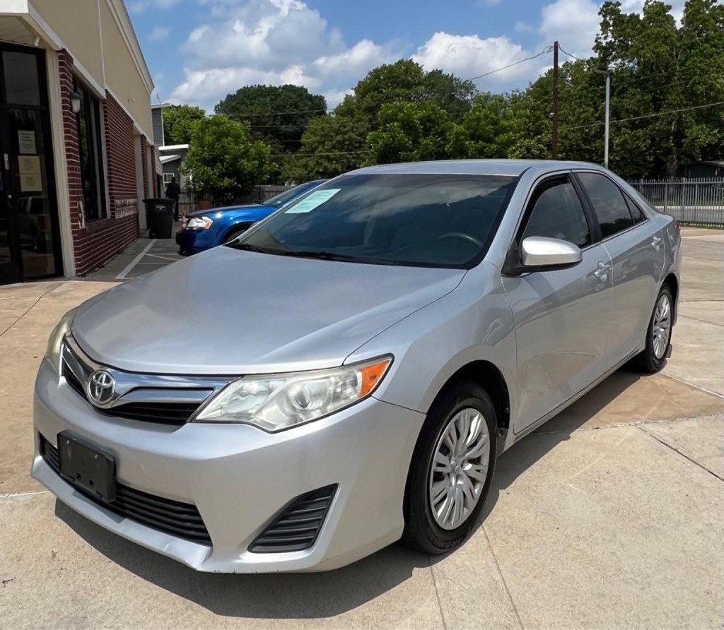 2012 Toyota Camry Image 3