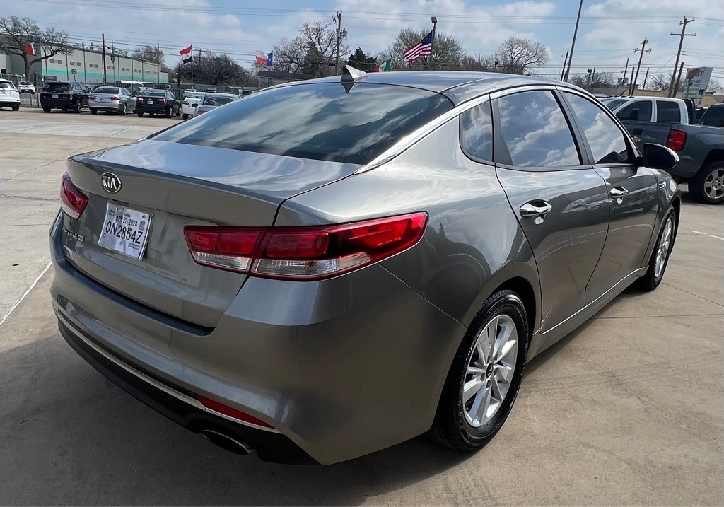 2017 Kia Optima Image 4