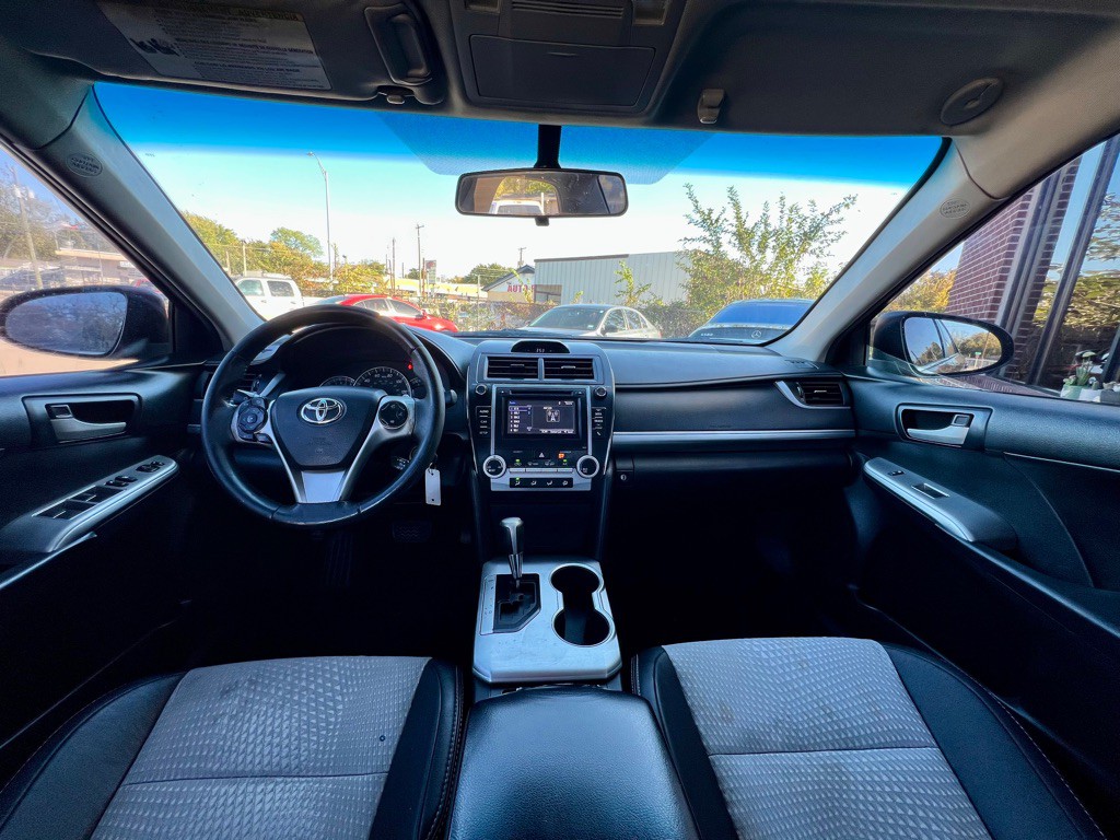 2014 Toyota Camry Image 8