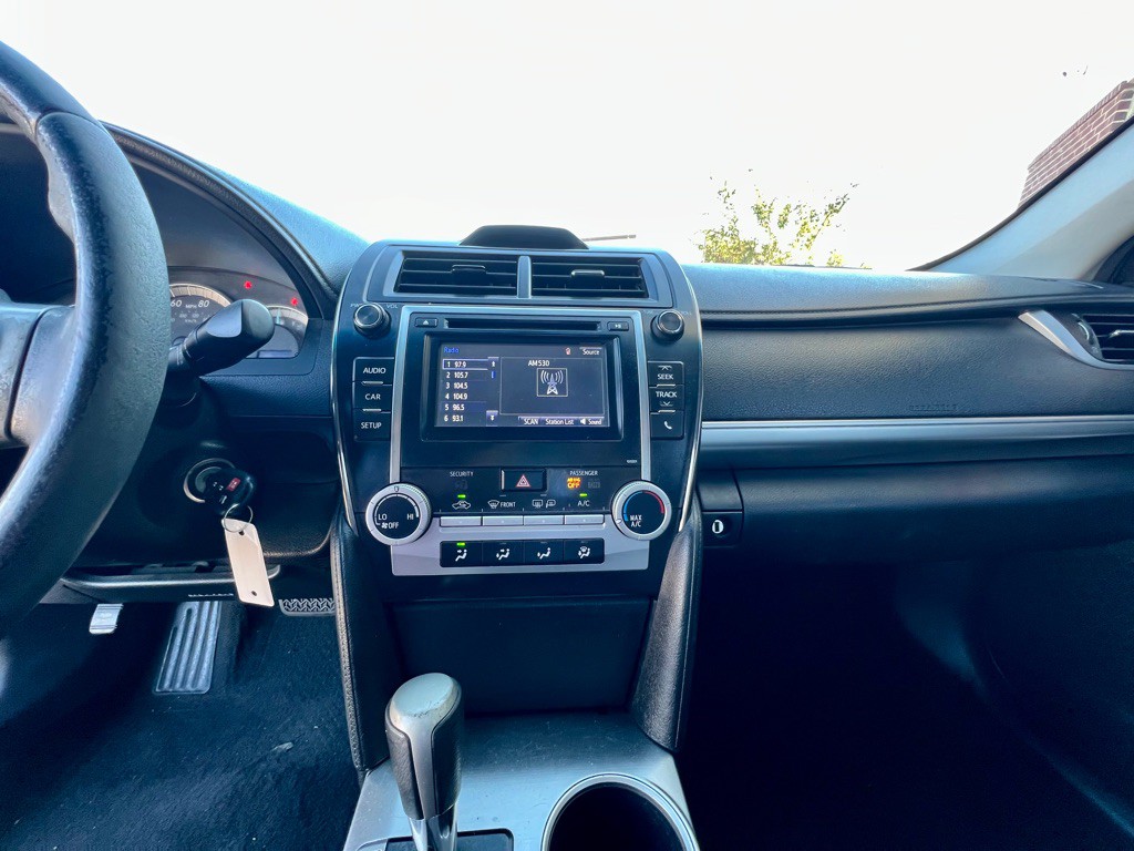 2014 Toyota Camry Image 10