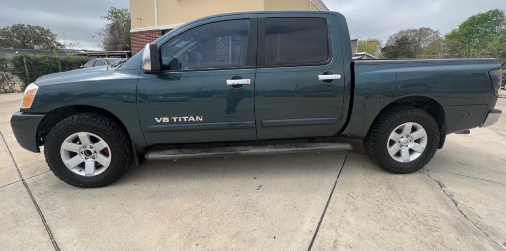 2005 Nissan Titan Image 1