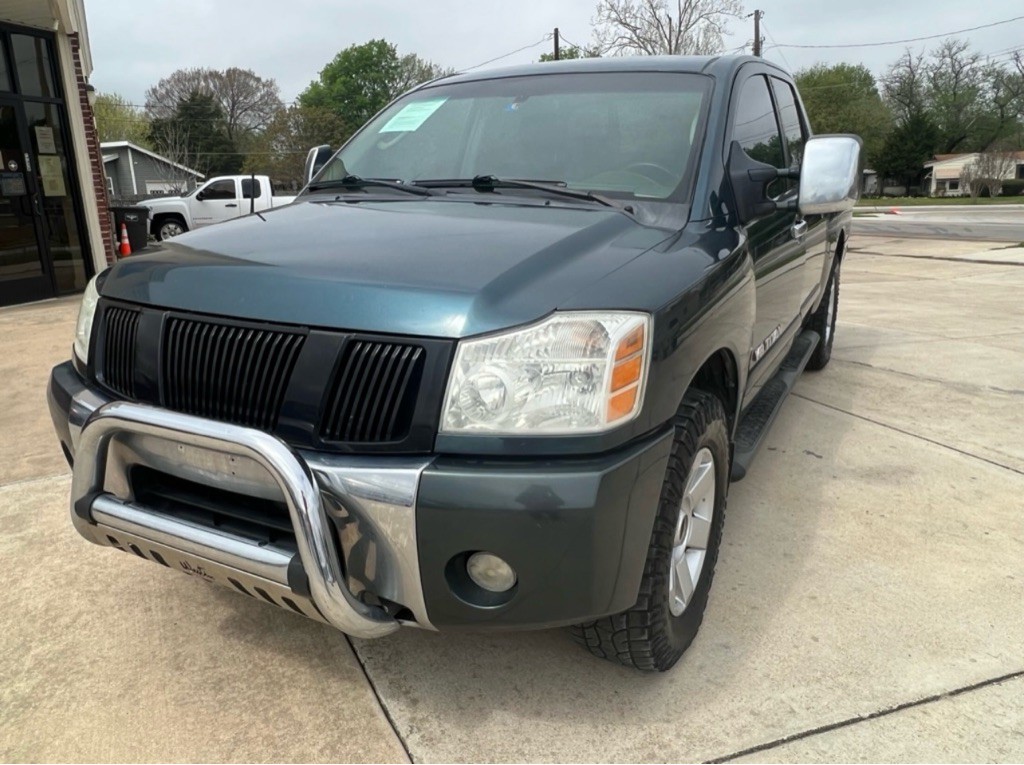 2005 Nissan Titan Image 2