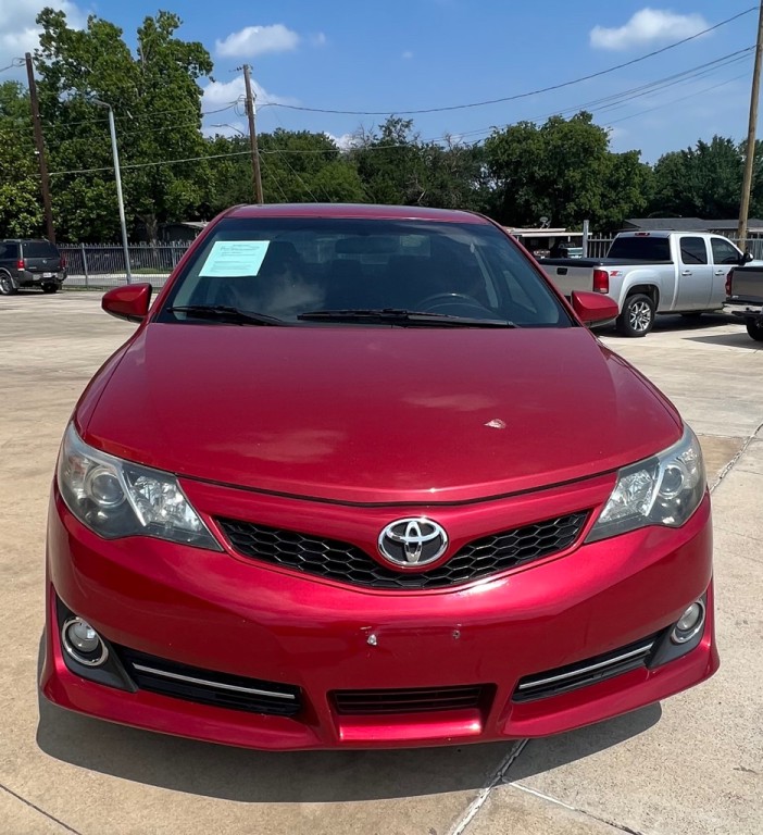 2012 Toyota Camry Image 2