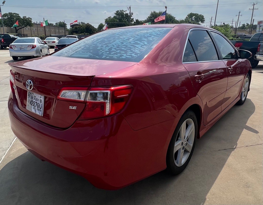 2012 Toyota Camry Image 8