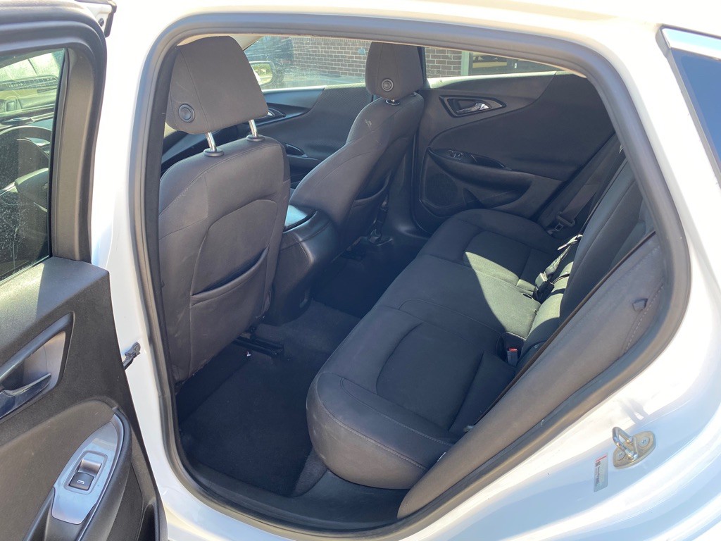 2017 Chevrolet Malibu Image 11