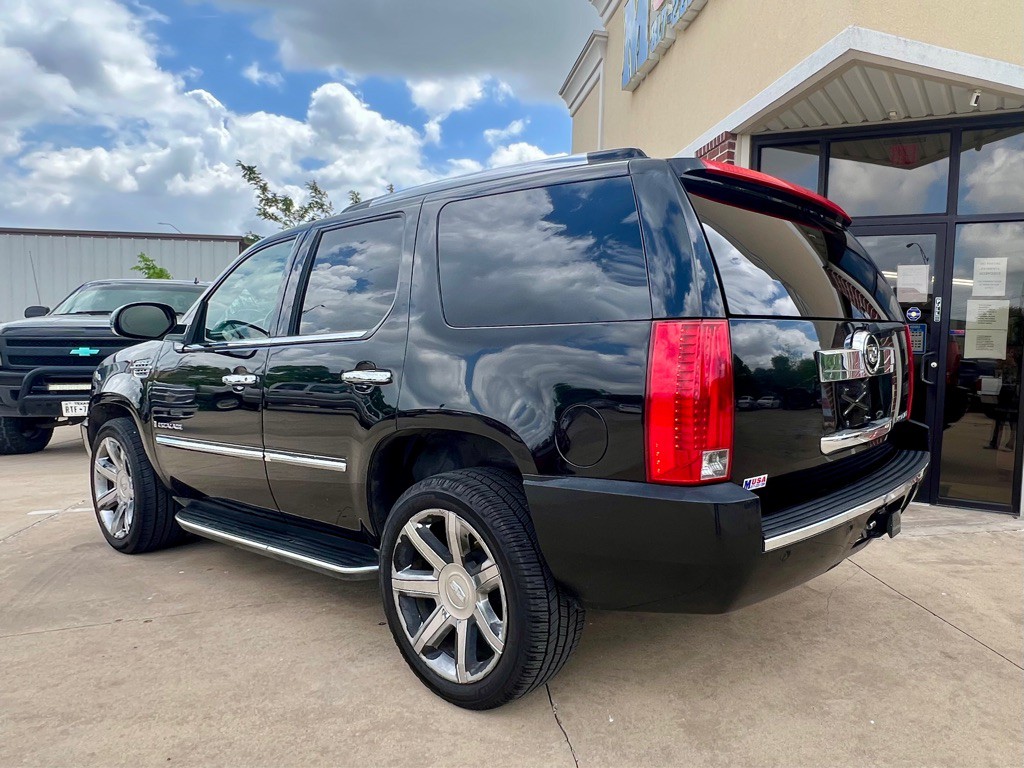 2008 Cadillac Escalade Image 4