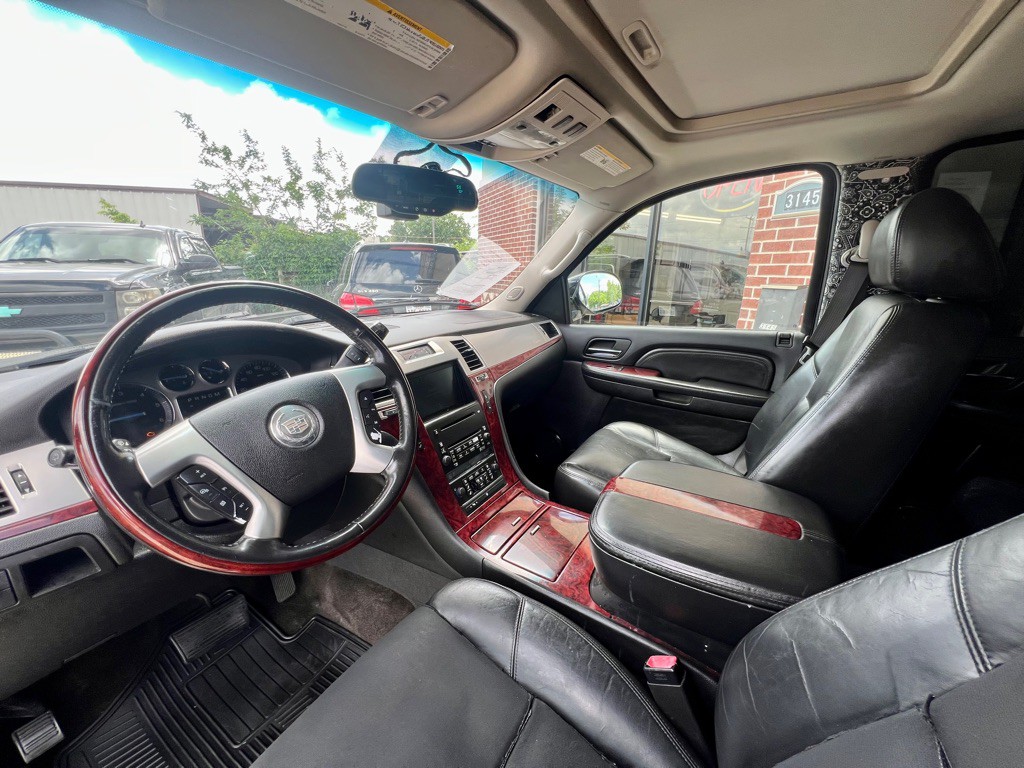 2008 Cadillac Escalade Image 8