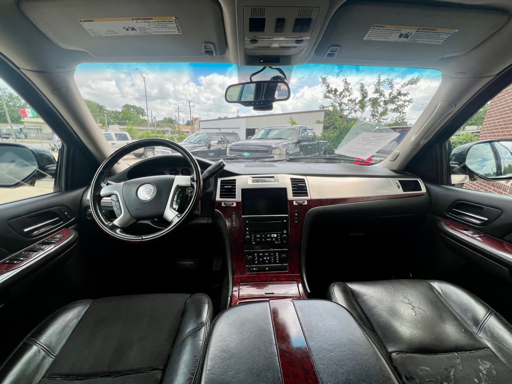 2008 Cadillac Escalade Image 9