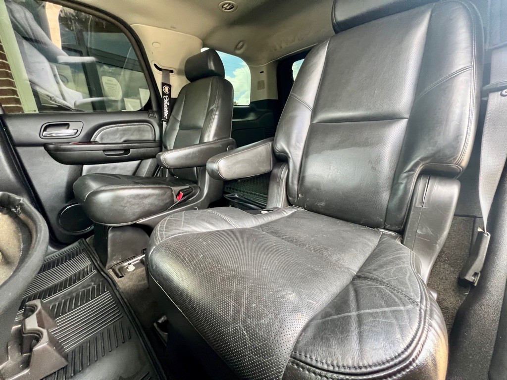 2008 Cadillac Escalade Image 12