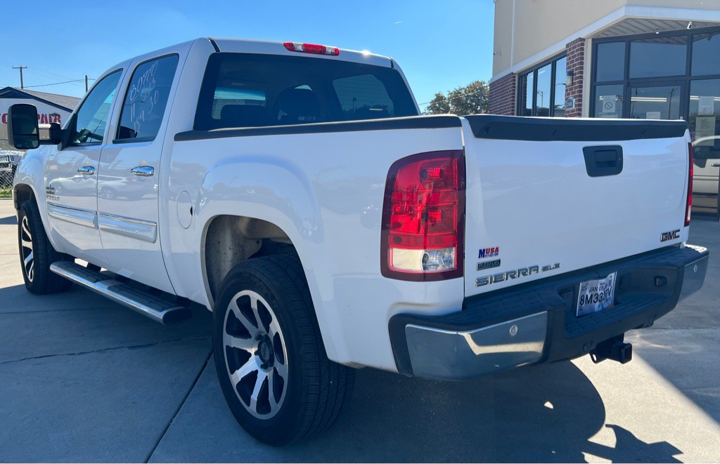 2011 GMC Sierra Image 2