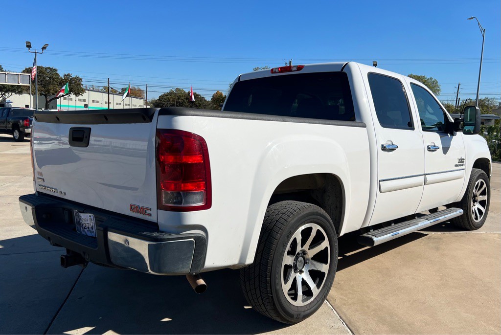 2011 GMC Sierra Image 3
