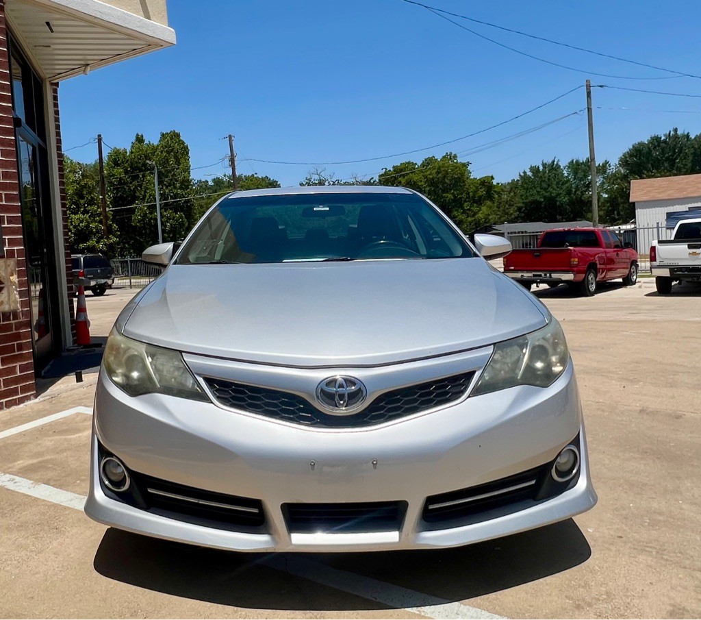 2013 Toyota Camry Image 2