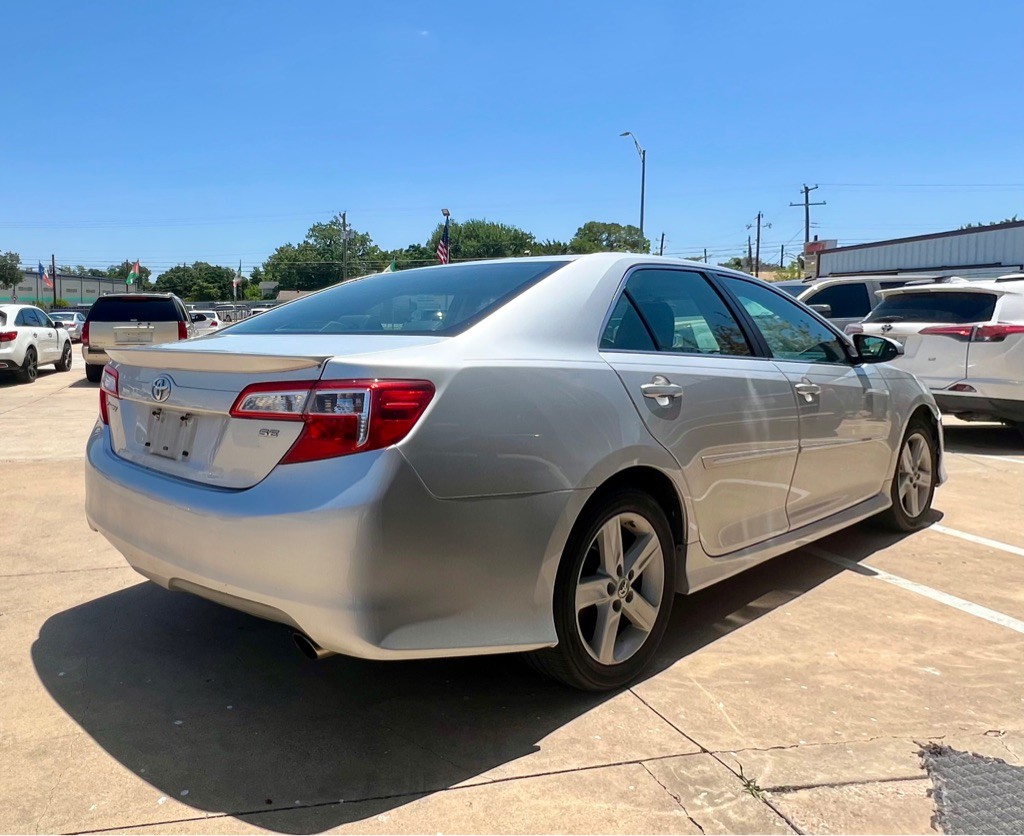 2013 Toyota Camry Image 6