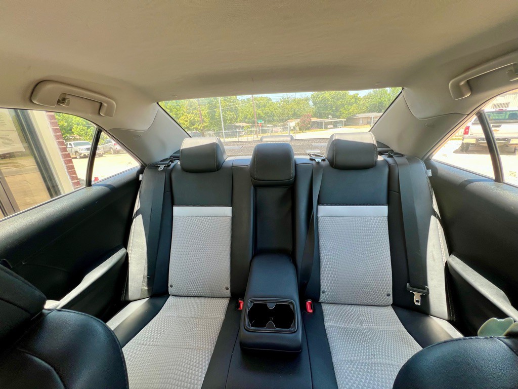 2013 Toyota Camry Image 9