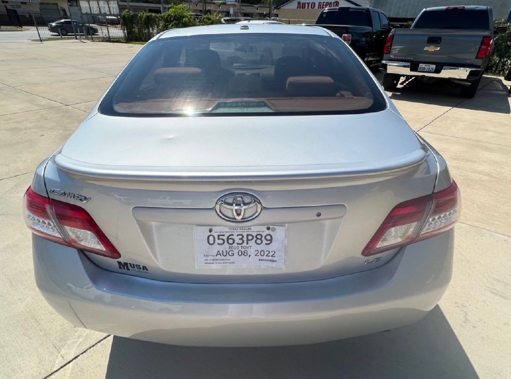 2010 Toyota Camry Image 3