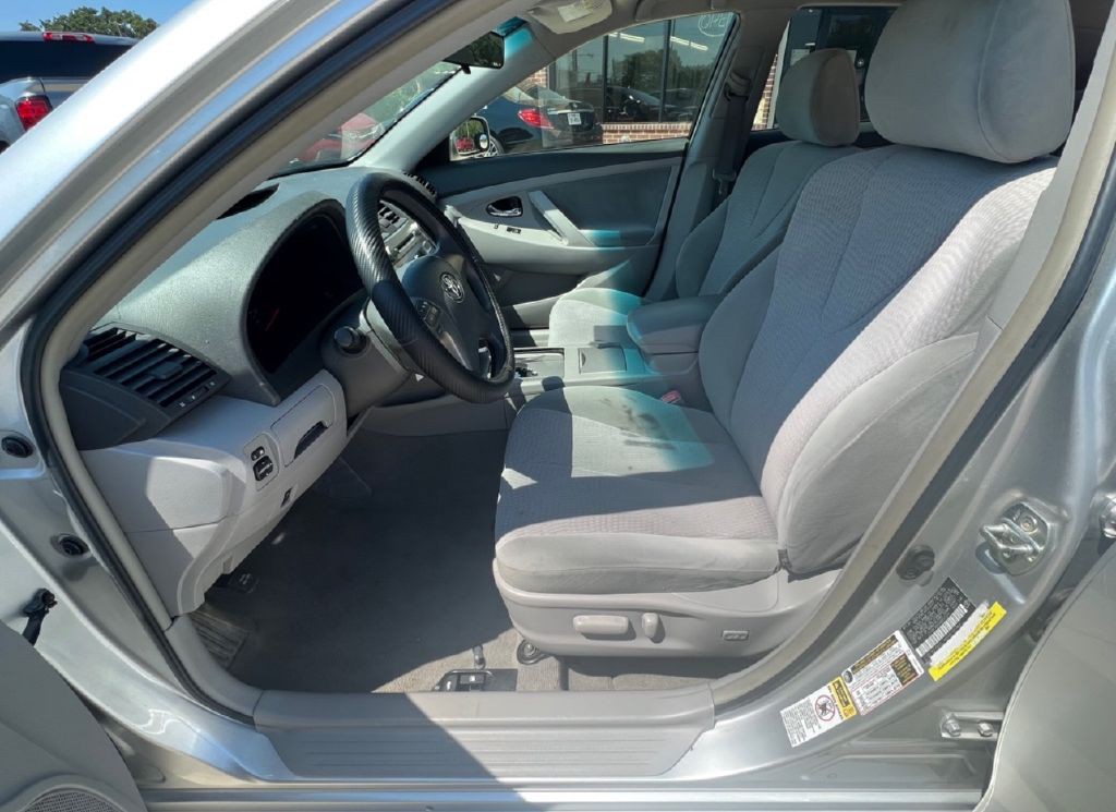 2010 Toyota Camry Image 7