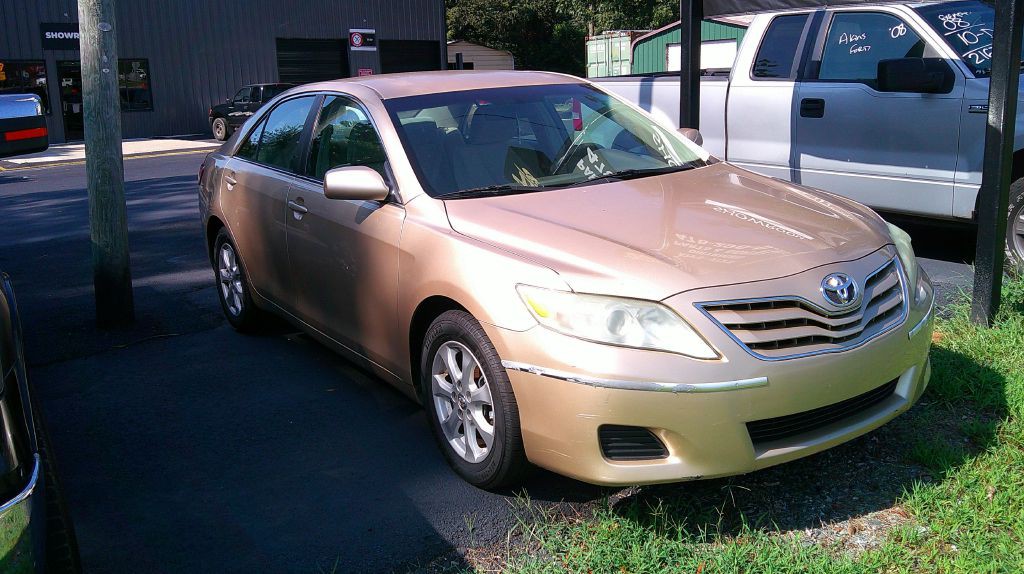 2011 Toyota Camry Image 2