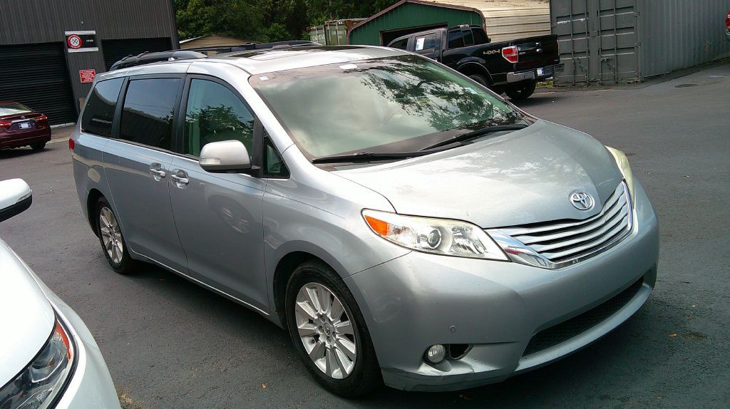 2014 Toyota Sienna Image 4