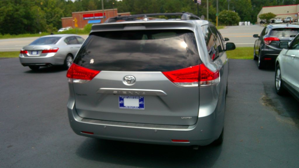2014 Toyota Sienna Image 6