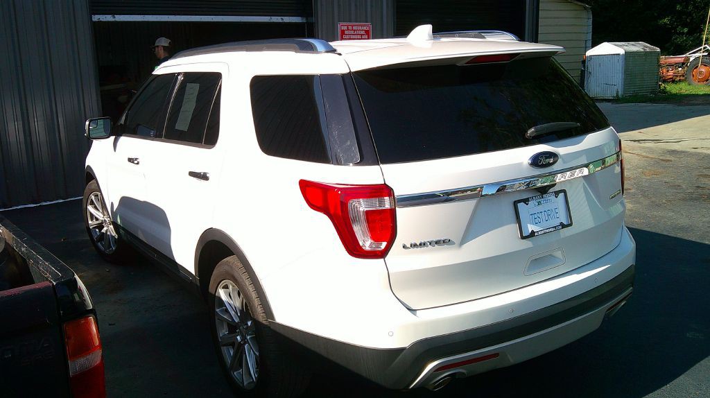 2016 Ford Explorer Image 2