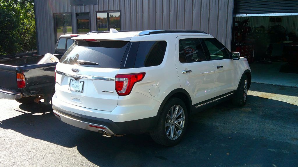 2016 Ford Explorer Image 3