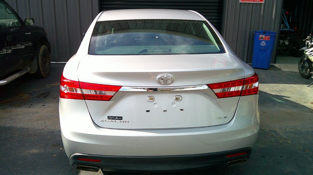 2013 Toyota Avalon Image 1