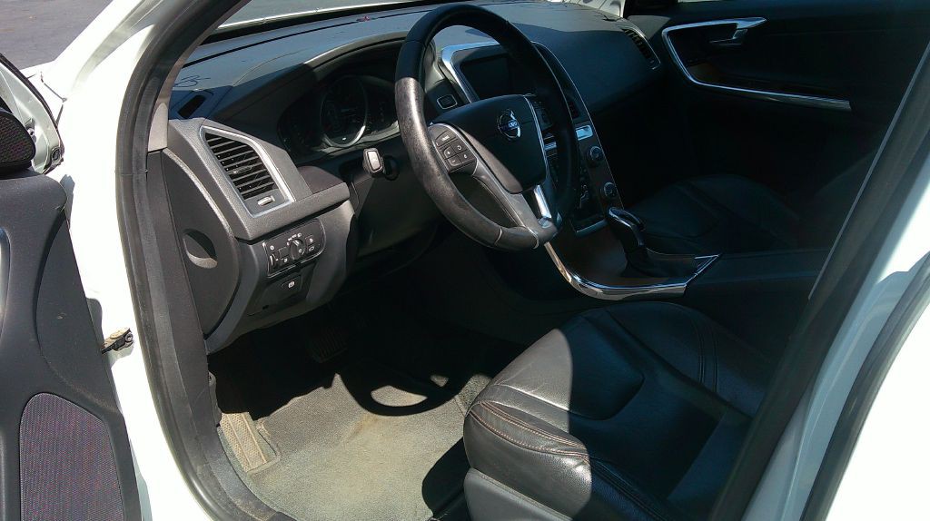 2017 Volvo XC60 Image 5