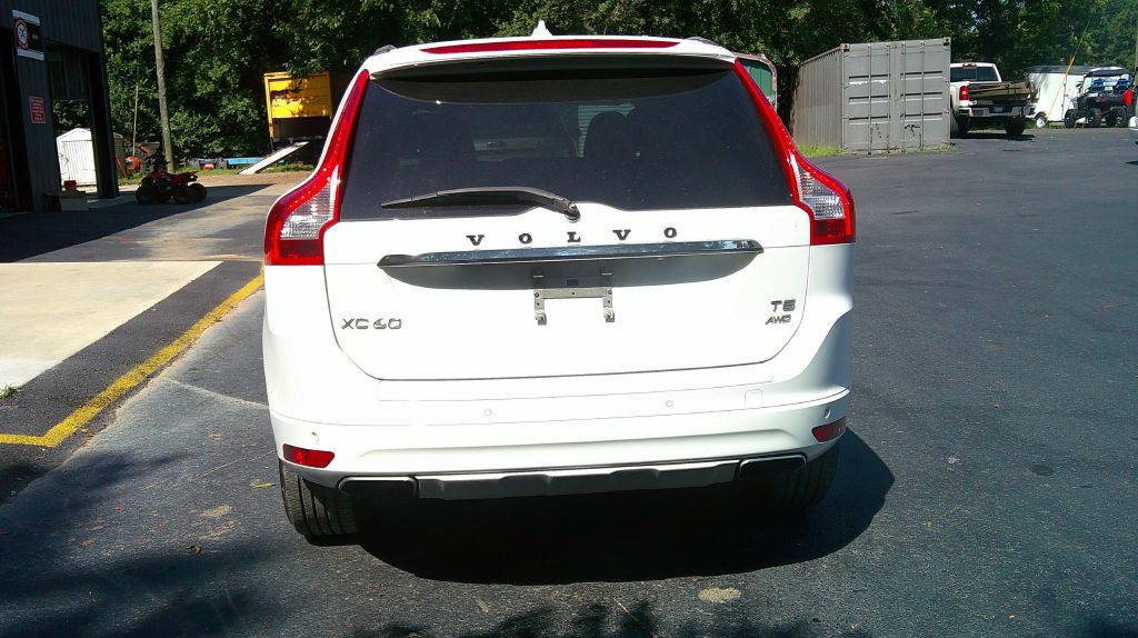 2017 Volvo XC60 Image 7
