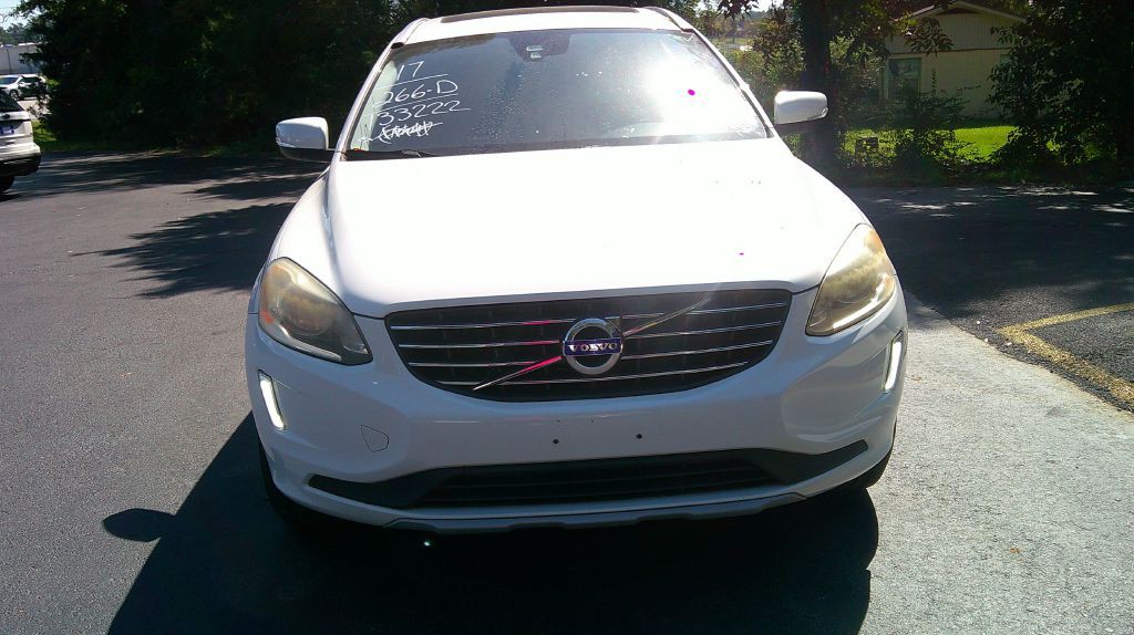2017 Volvo XC60 Image 9
