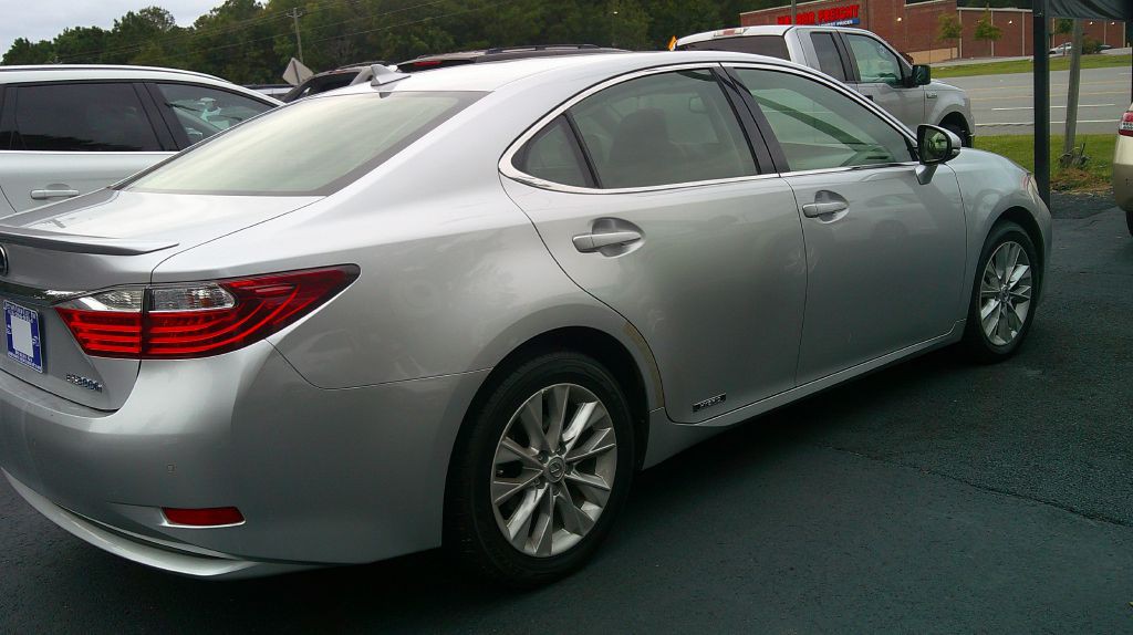 2013 Lexus ES Image 2