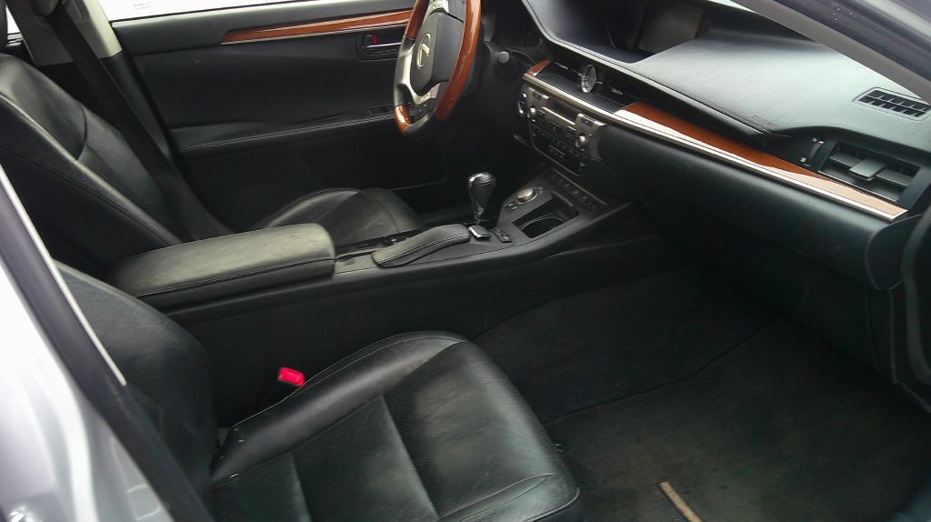 2013 Lexus ES Image 9