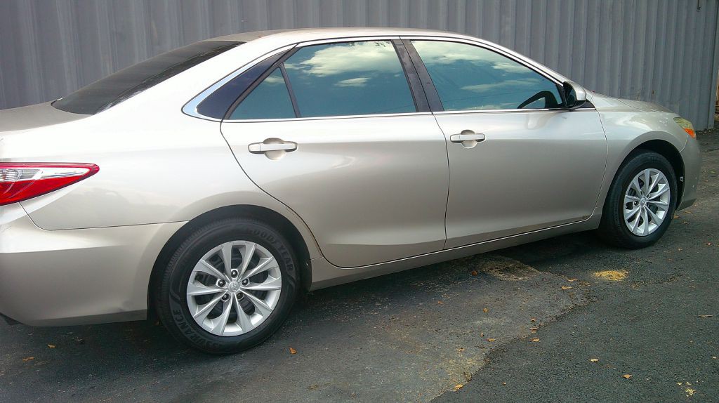 2016 Toyota Camry Image 1